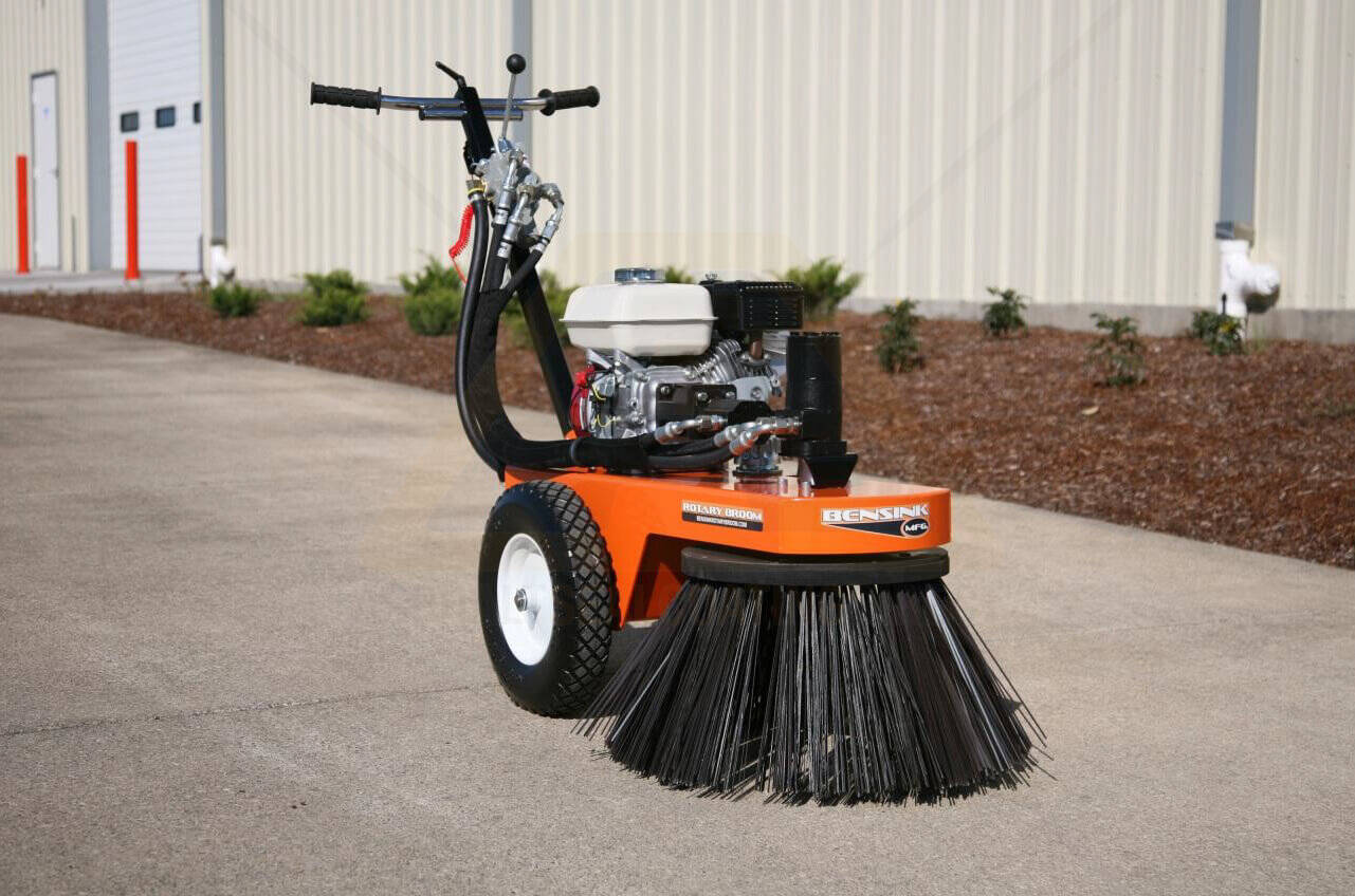 https://www.asphaltsealcoatingdirect.com/files/styles/uc_product_full/public/dynamic/content/product/image/1662/bensink-rbhgx-hydraulic-walk-behind-broom-overview.jpg?itok=fa47AY-z